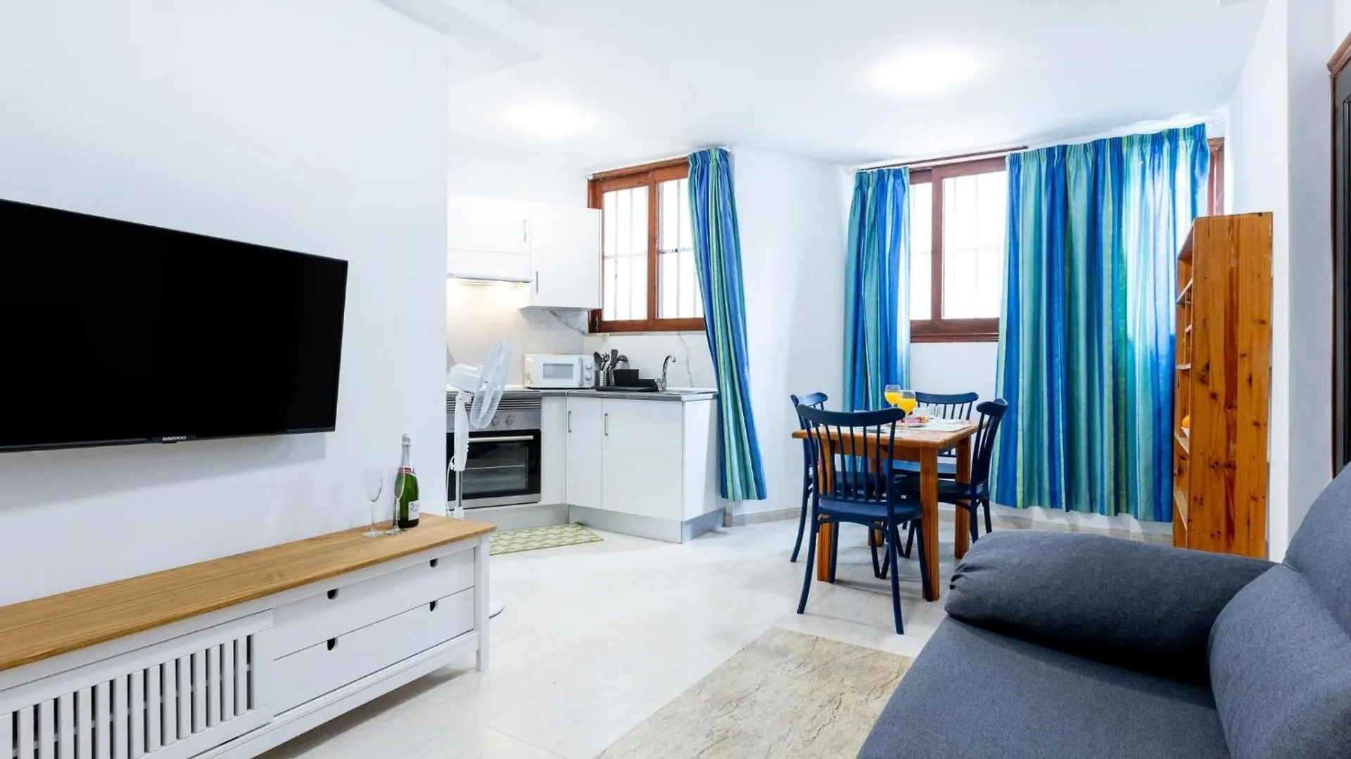 1I. Cozy Las Flores With Pool Costa Adeje